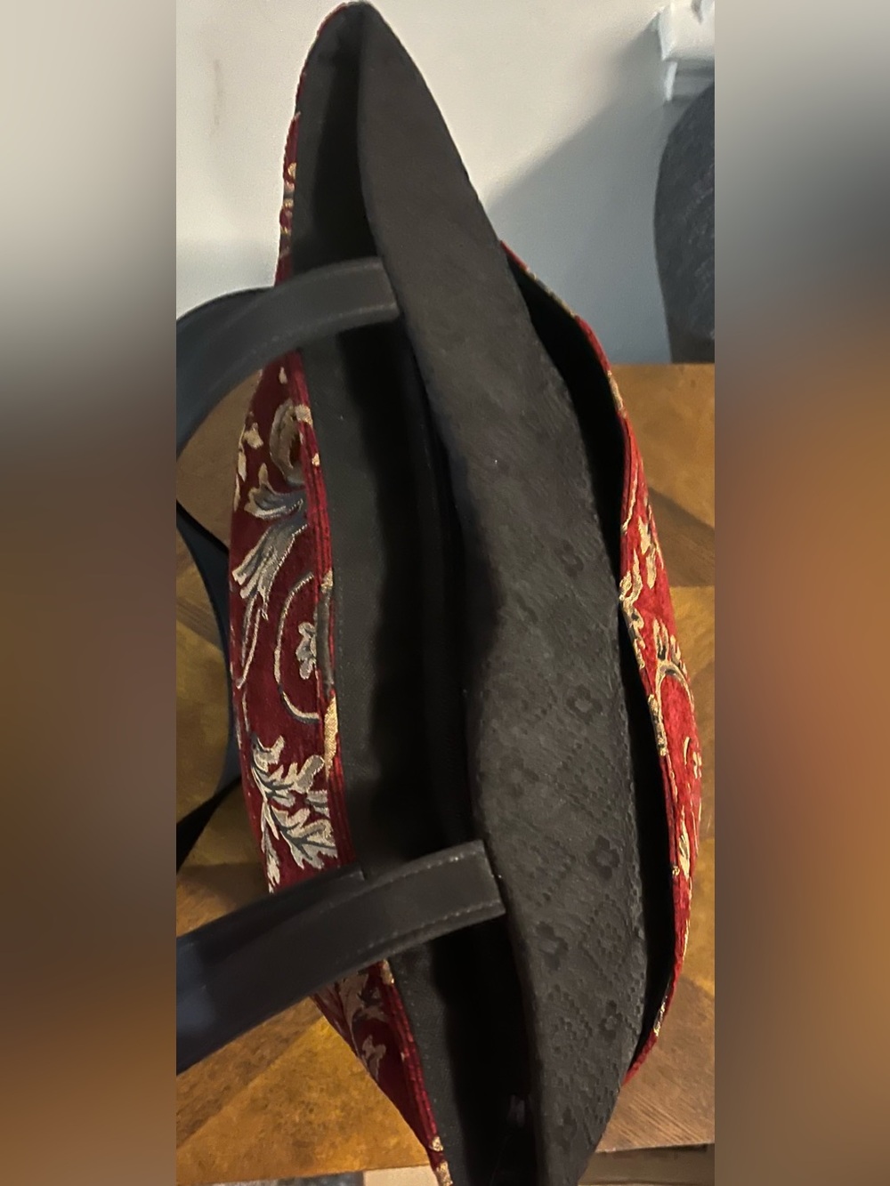 Elegant Red and Gold Tapestry Tote Bag with Black Straps - Picture 6 of 6
